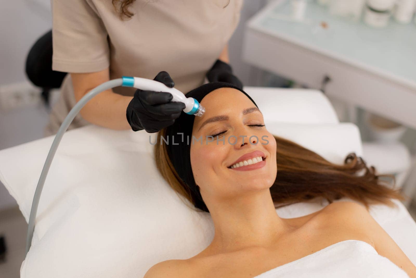 A skilled therapist performs a skin treatment that rejuvenates and hydrates while removing impurities, leaving the client refreshed and relaxed in a tranquil spa atmosphere.