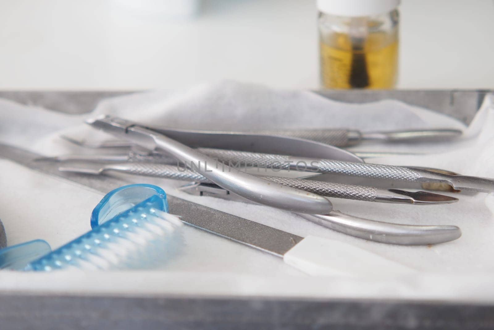 Various surgical tools are neatly placed on a tray in a clinic.