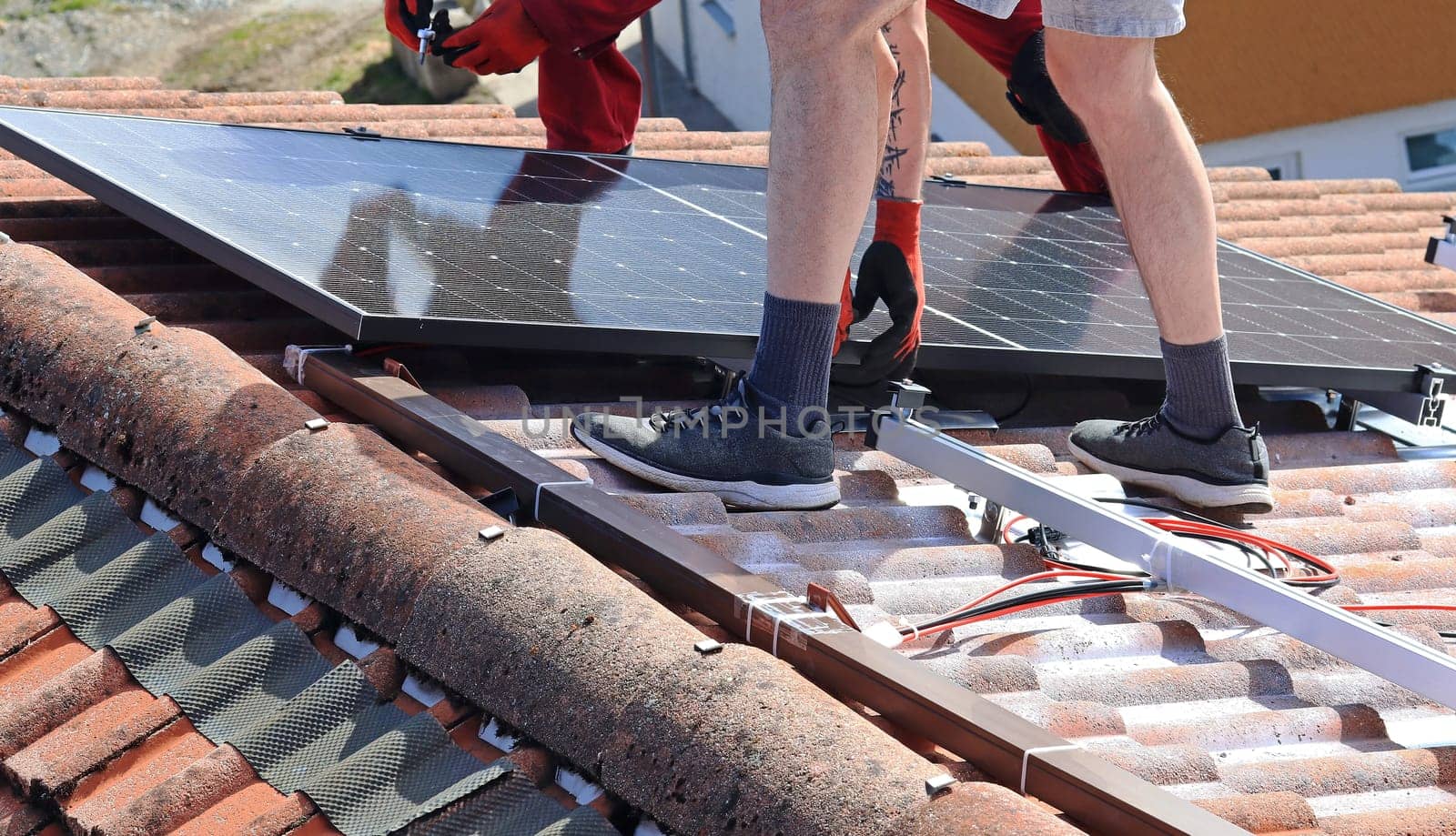 Installation of a photovoltaic system on a house roof