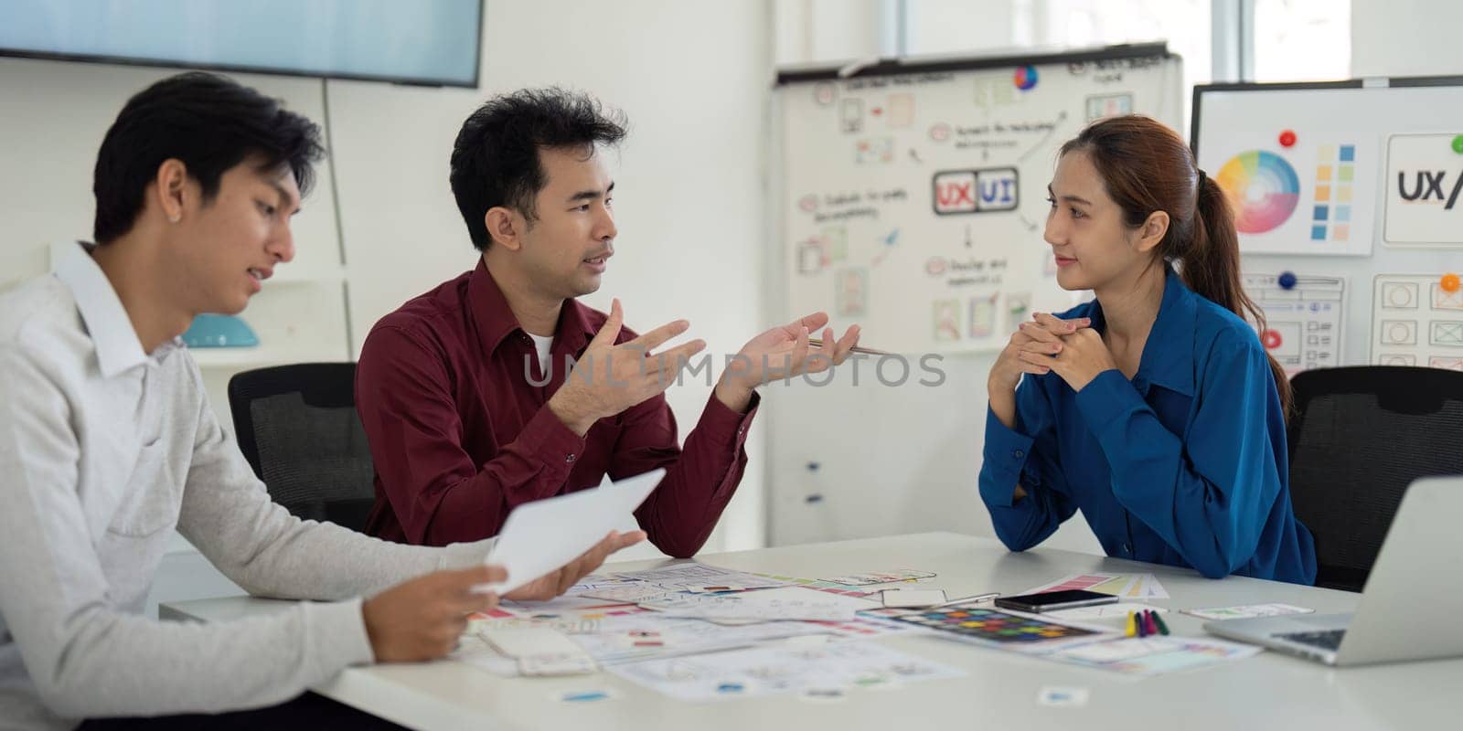In an interactive session, team members exchange feedback and suggestions on UX concepts and designs to enhance user experience through collaboration.