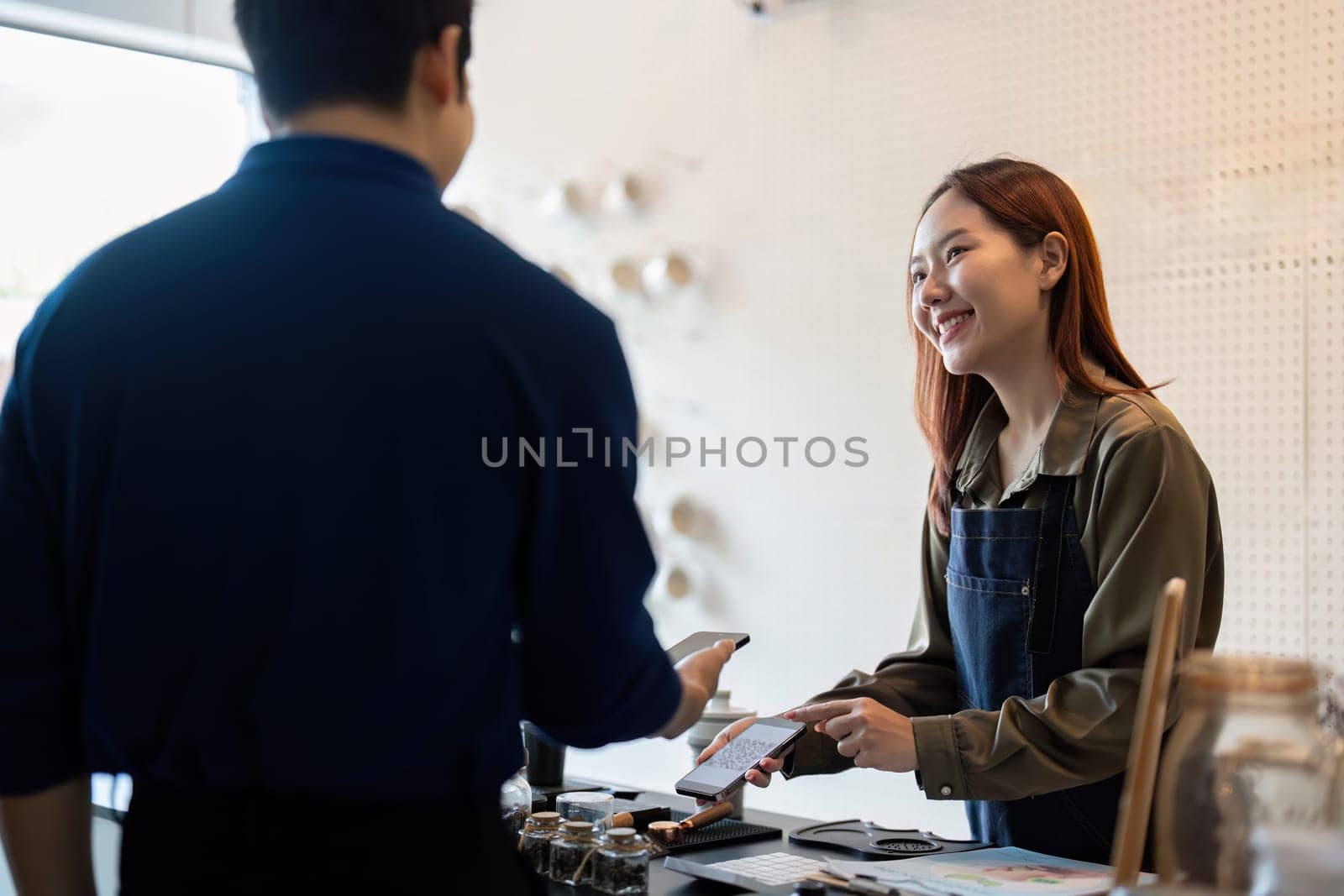 A barista enthusiastically discusses sustainable choices with a customer, promoting eco-friendly practices while enhancing the cafe experience.