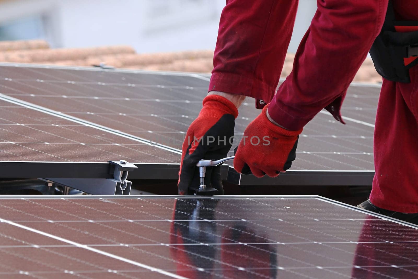 Installation of a photovoltaic system on a house roof