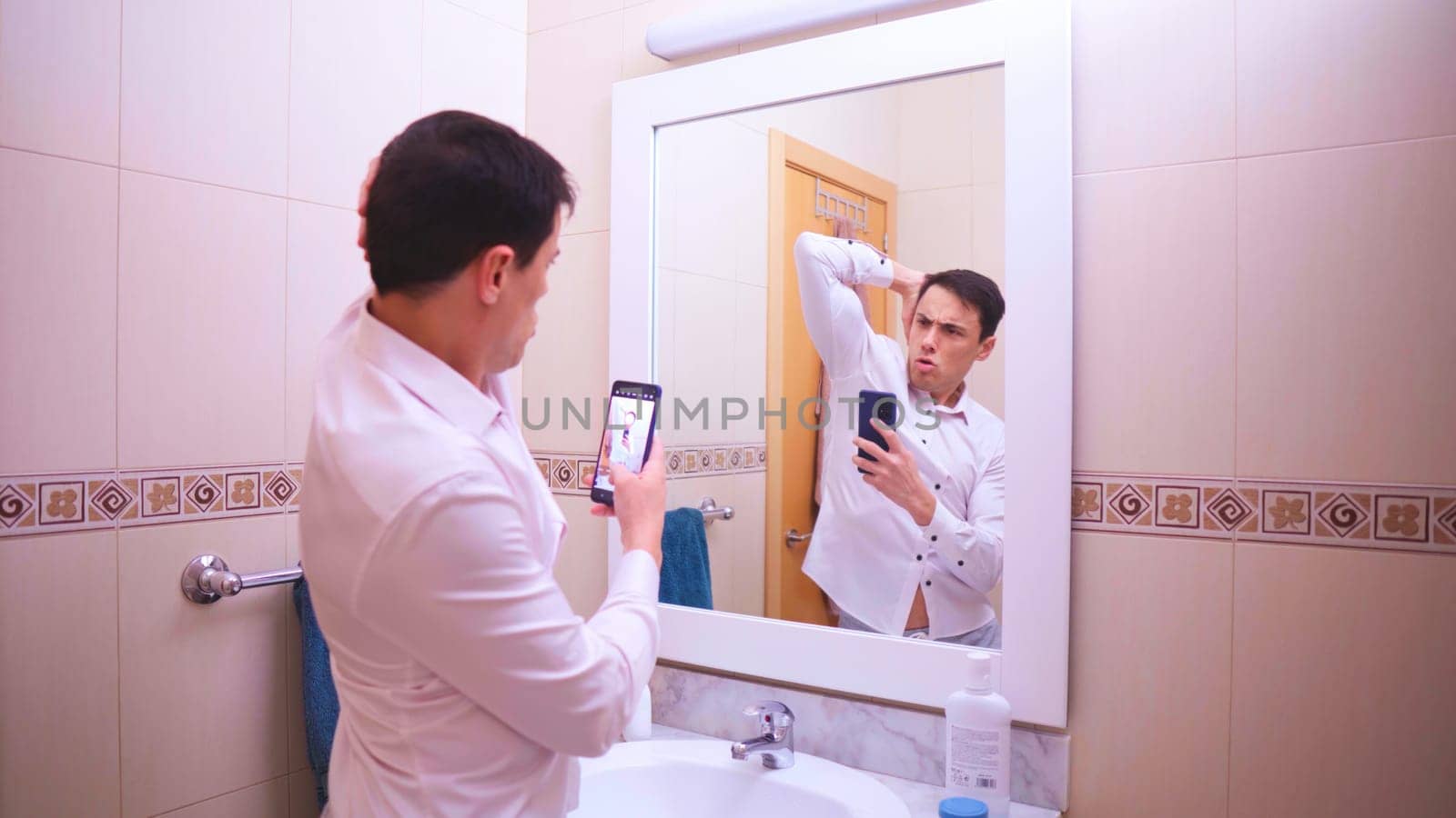 Presumptuous and egocentric man tries to take sexy photos in the bathroom but it turns out ridiculous