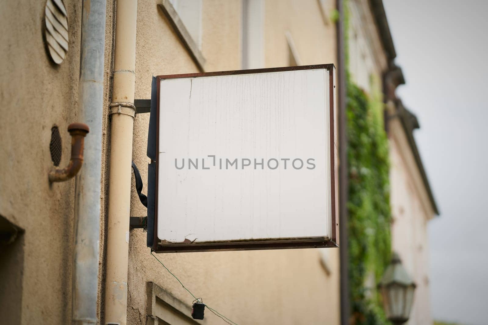 Blank white unmarked neon sign with text space, textfreiraum, space for text