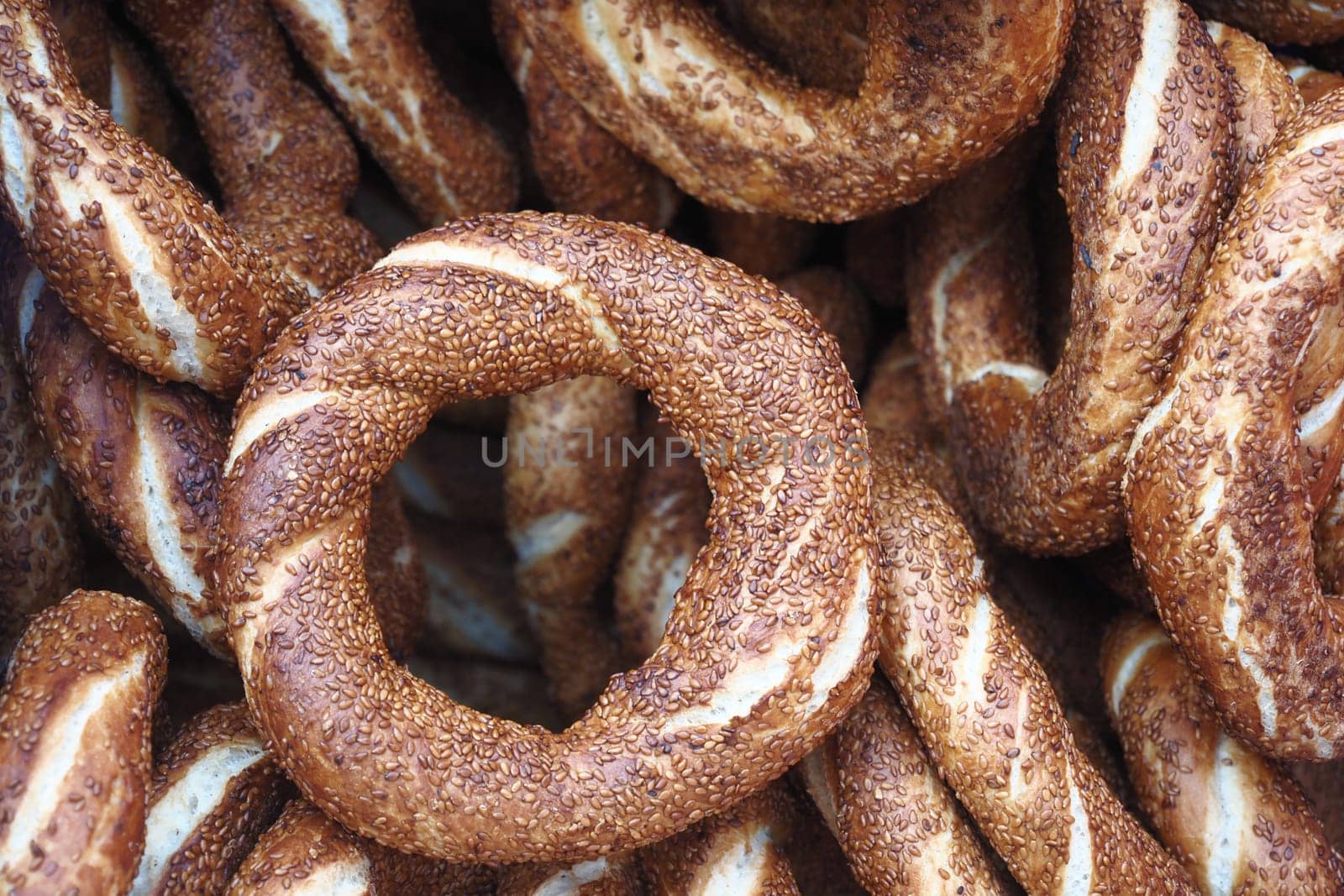 Vendors showcase golden-brown simit sprinkled with sesame seeds.