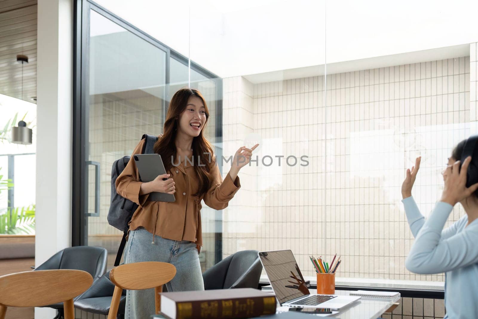 A university student animatedly discusses academic topics with classmates, fostering an interactive learning environment.