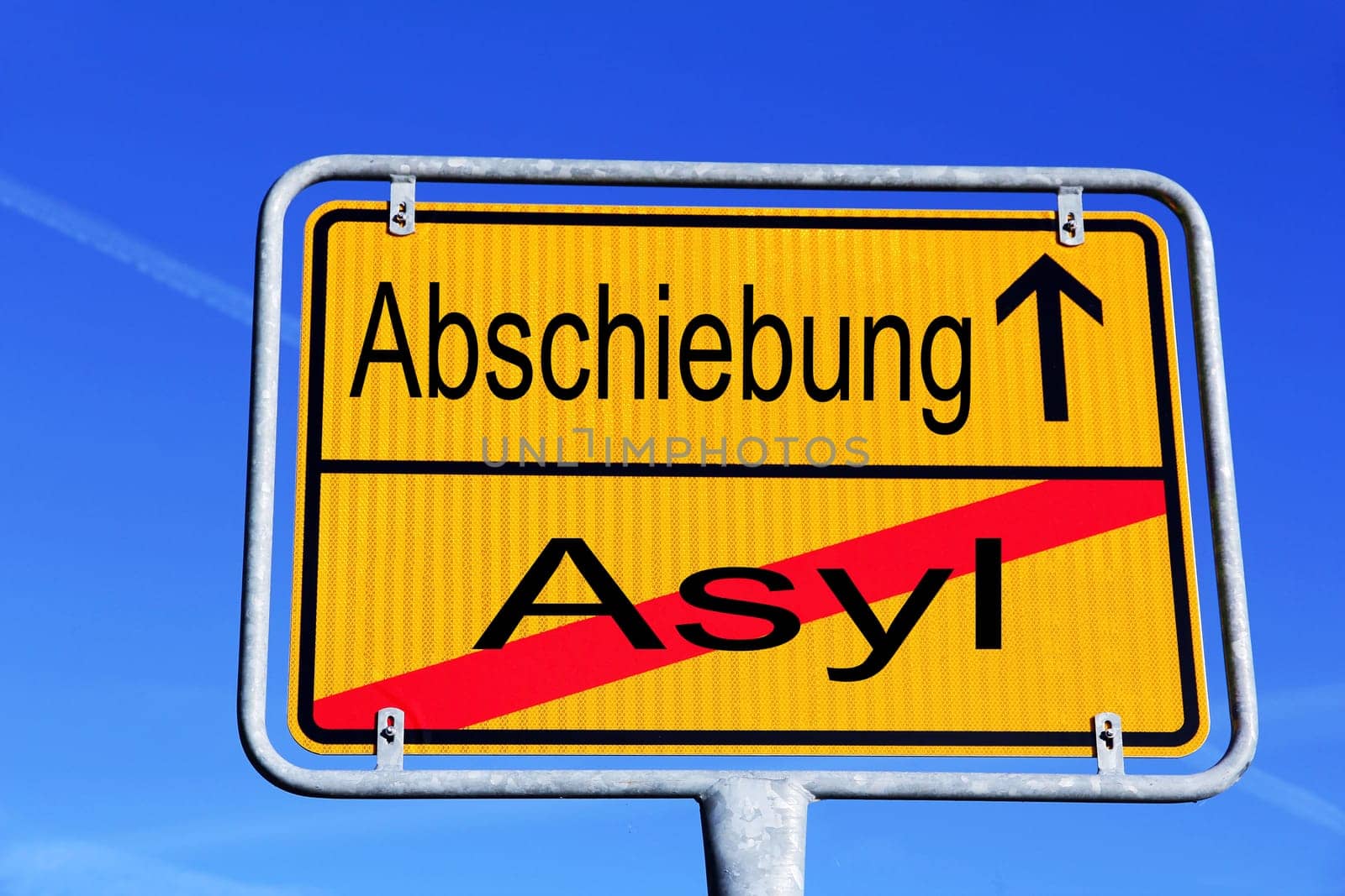 German street sign with the inscription Asylum and deportation