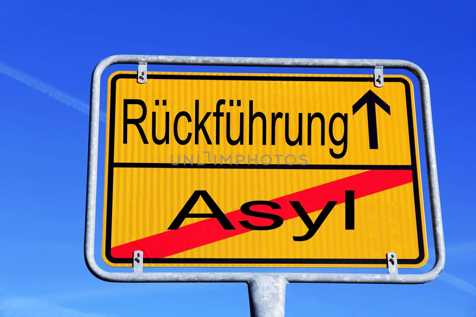 German street sign with the inscription Asylum and repatriation