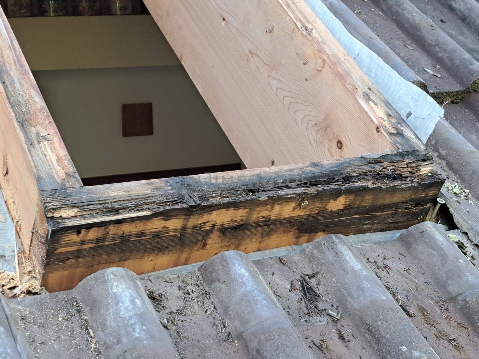 Ausbau eines faulenden Dachfensters