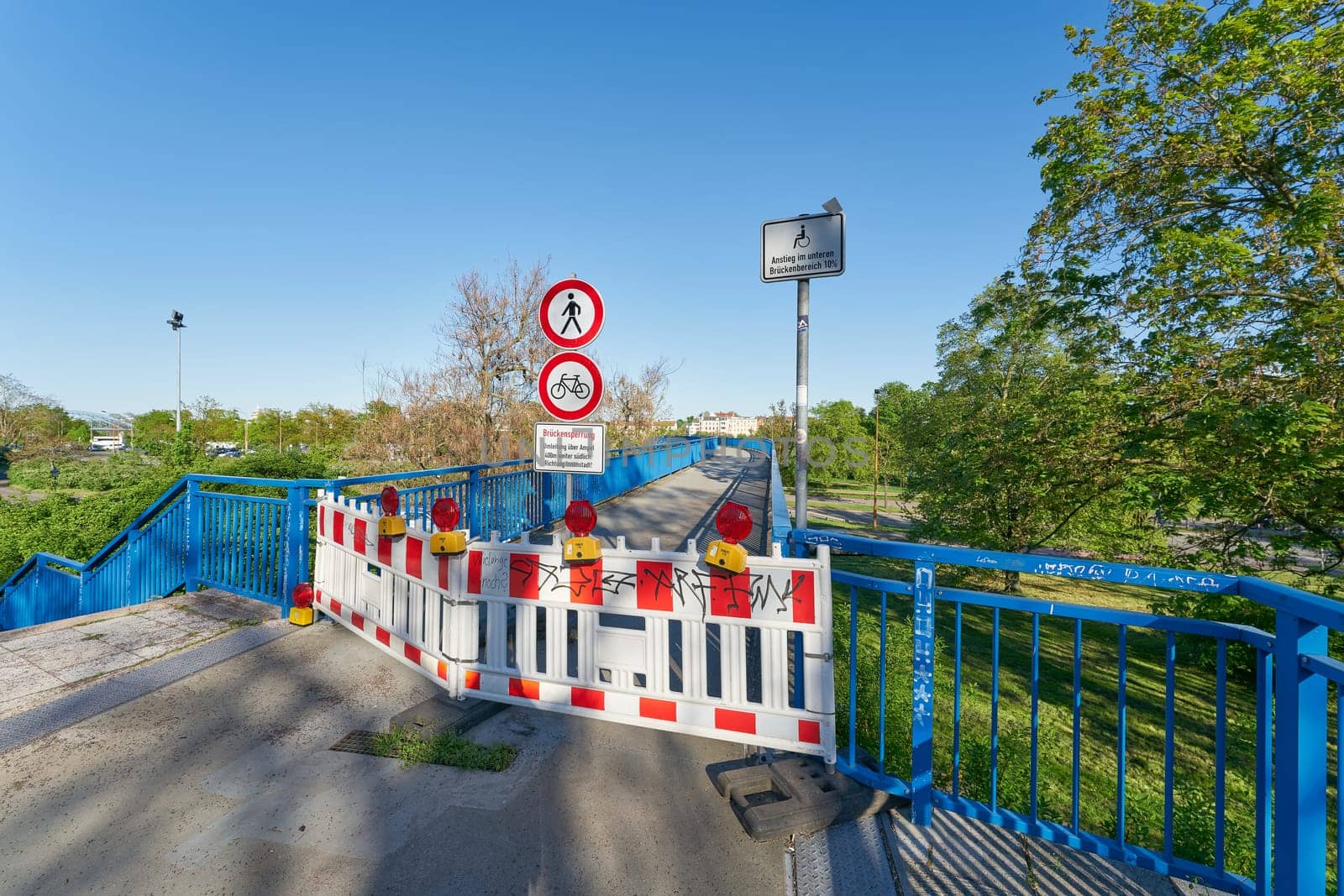 Bridge with Henningsdorfer Spannstahl in Magdeburg closed due to dilapidation after inspection of the structural fabric of all bridges in Magdeburg