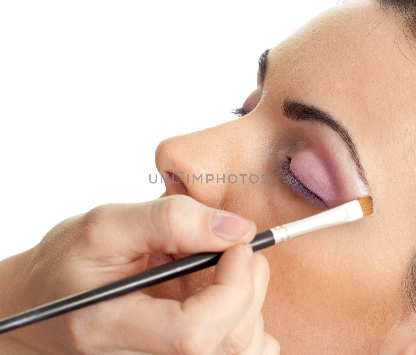 Makeup outline the eyes routine