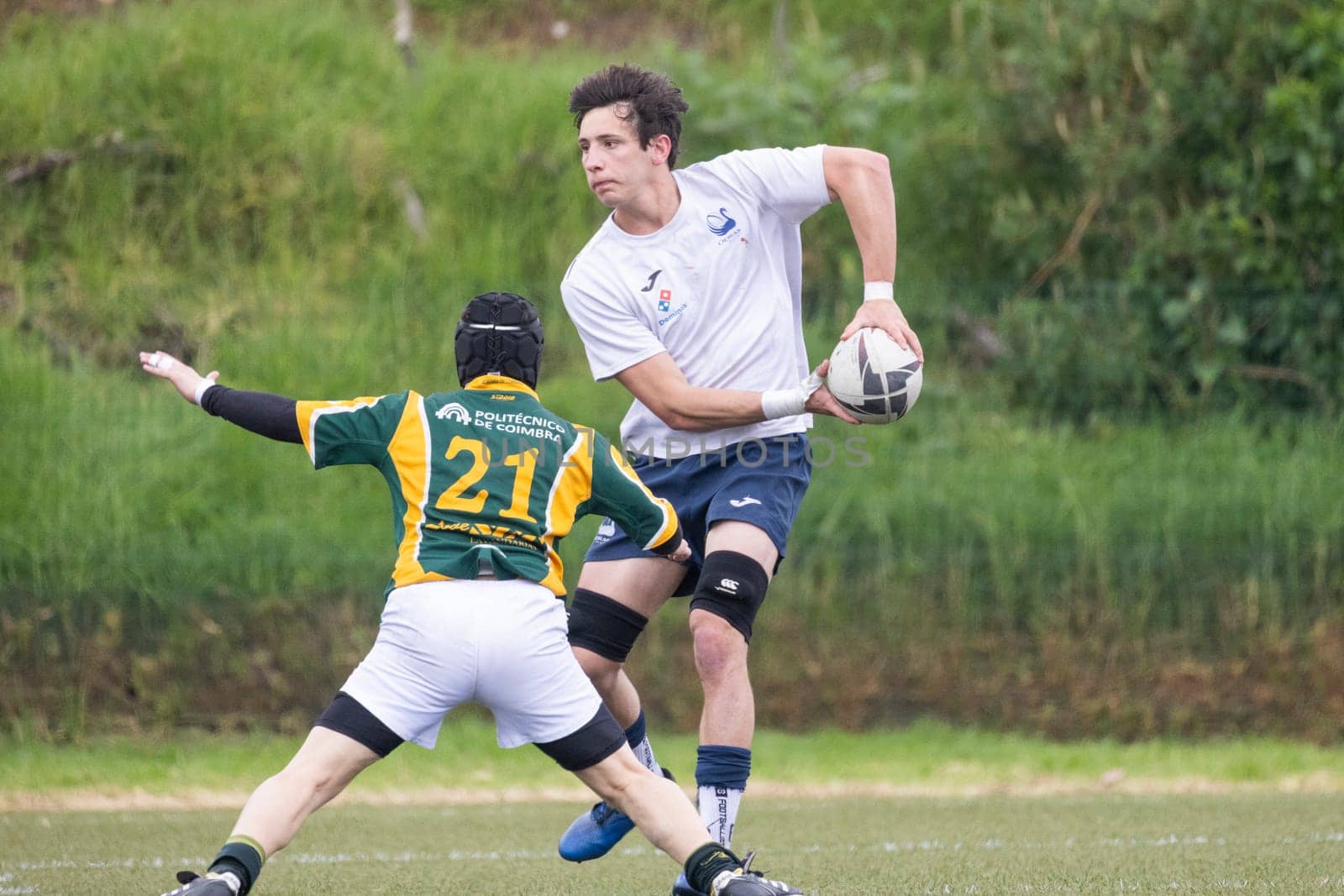 3 may 2025, lisbon. Portugal - oeiras vs ag - rugby player running with the ball and dodging an opponent during a rugby match