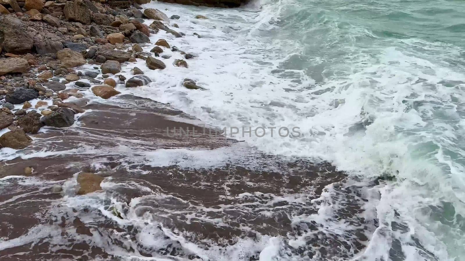 The dynamic ocean waves crashing against the rocky coast create an incredibly serene and picturesque coastal scene