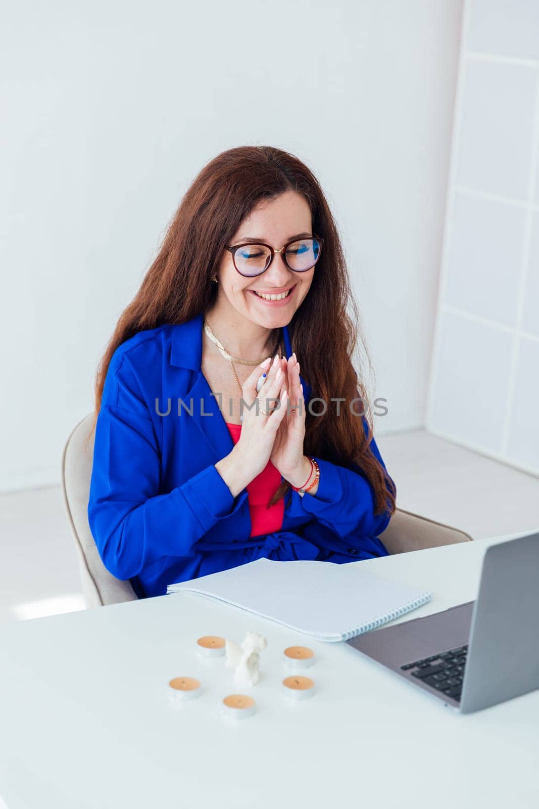 Women brunette woman in business suit with glasses at desk with laptop online