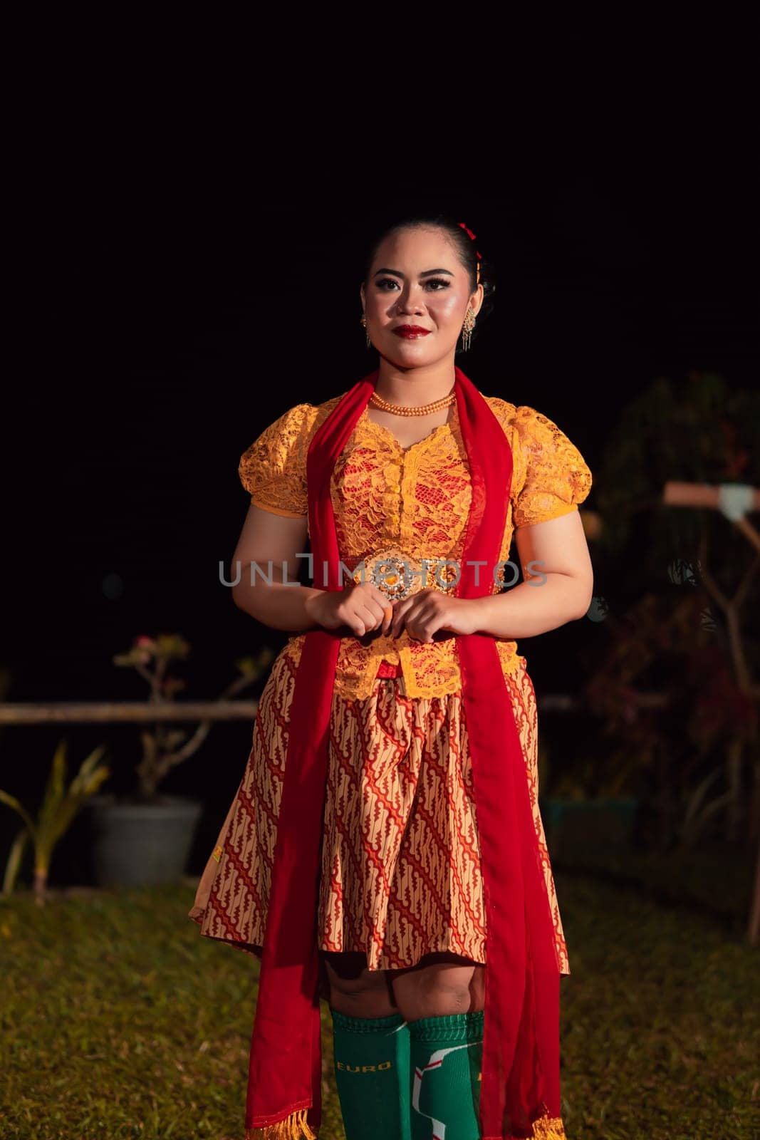 gorgeous Balinese woman showing and performing traditional dress from Indonesia at the fashion festival