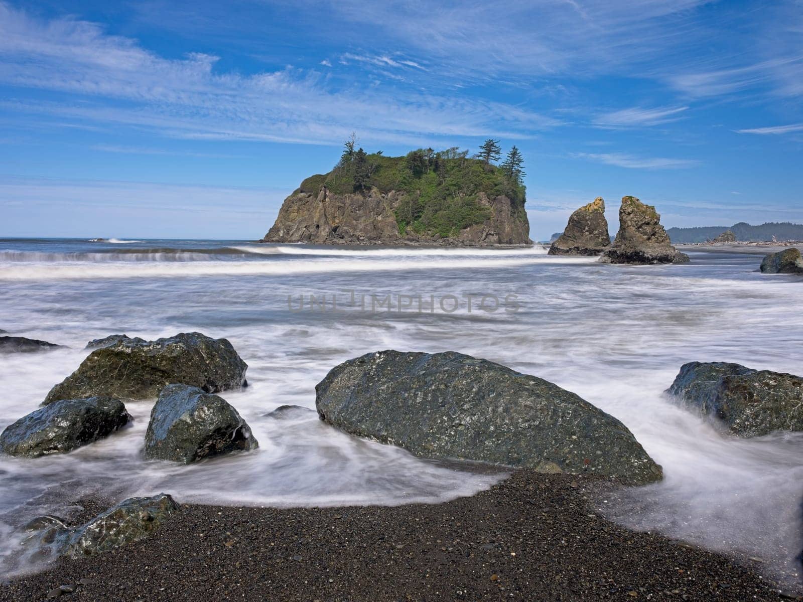 The beautiful and scenic Ruby Beach along the pacific ocean in weatern Washington.