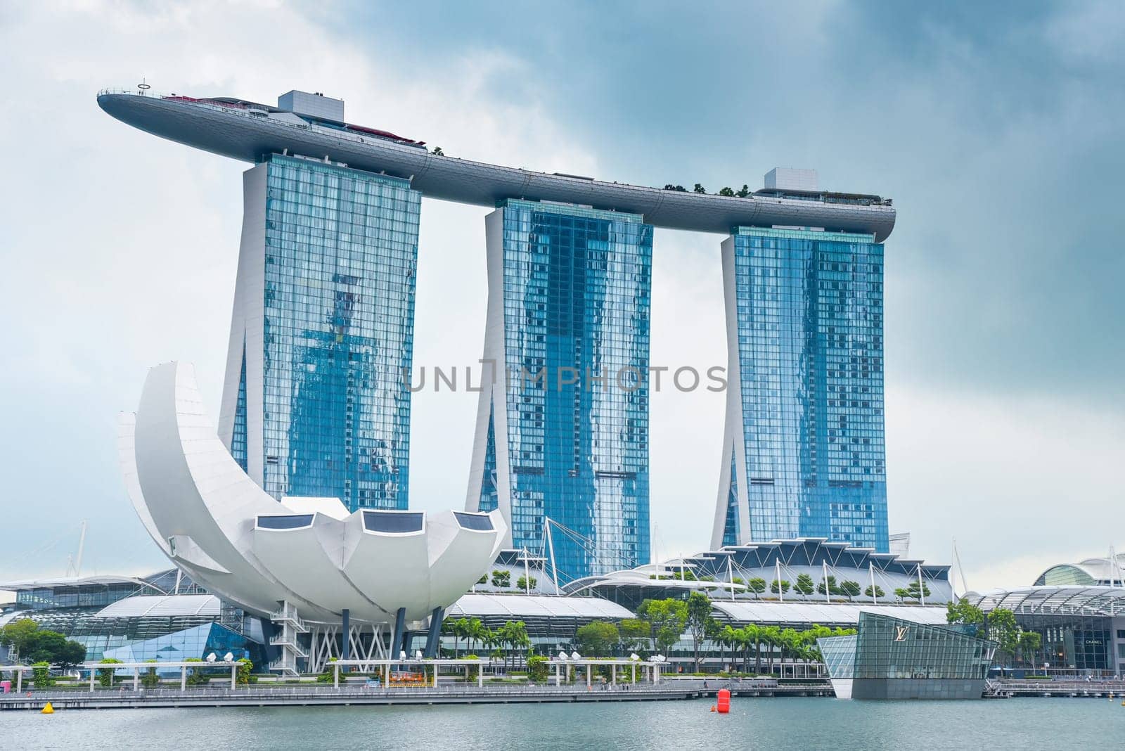 Singapore, Singapore - 4 April 2025: Iconic Marina Bay Sands hotel and ArtScience Museum under cloudy sky in Singapore. Modern architecture by the waterfront.