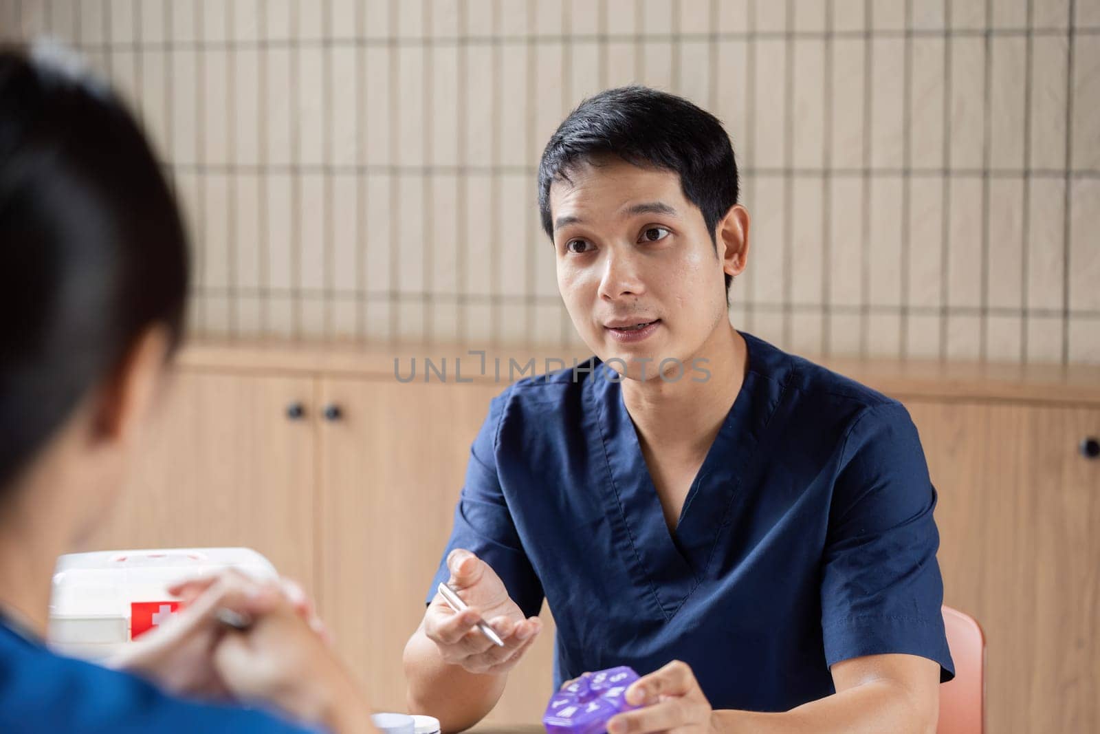 A healthcare provider articulates treatment options to colleagues, demonstrating effective communication and teamwork in a medical meeting setting.