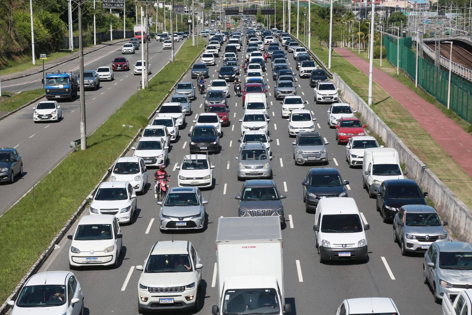 salvador, bahia, brazil: november 28, 2024: vehicles are seen in traffic jam on Luiz Viana Avenue in the city of Salvador.