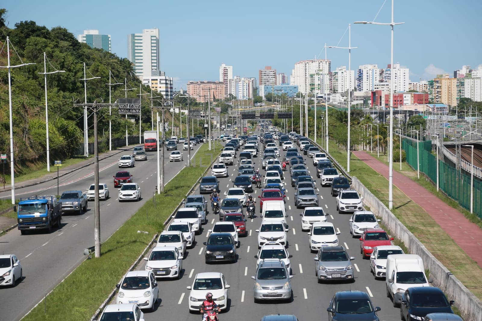 salvador, bahia, brazil: november 28, 2024: vehicles are seen in traffic jam on Luiz Viana Avenue in the city of Salvador.