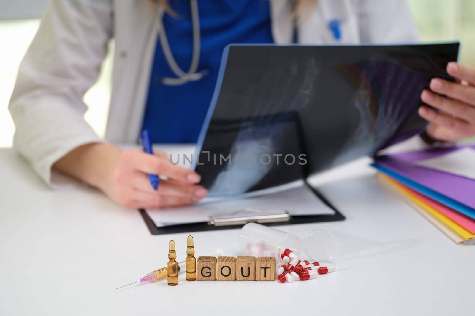 An examination scene presenting gout medication, alongside an indepth Xray analysis for better understanding
