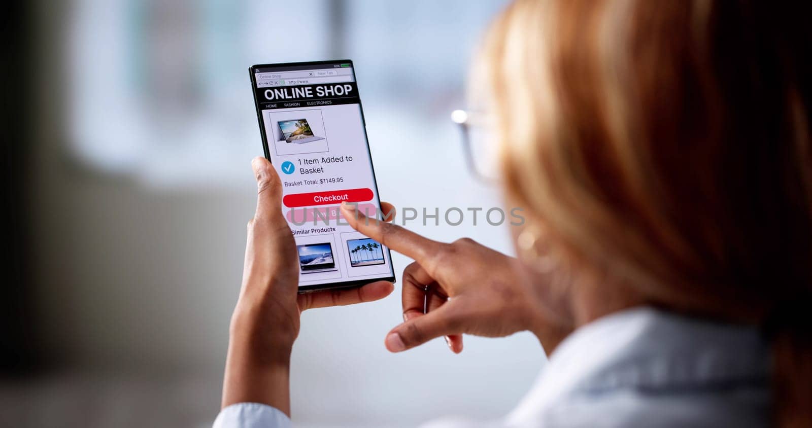 Fashionista On-The-Go: Businesswoman Building Her Mobile Ecommerce Empire From Anywhere