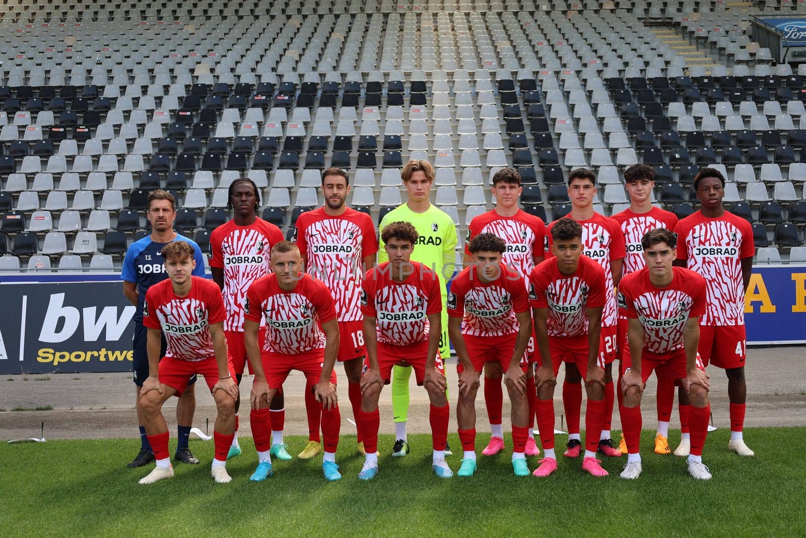 The number of 13 new signings at SC Freiburg II - U23 - Season 2023/24 is the same size as a new team,with coach Thomas Stamm (SC Freiburg II - U23) at left back