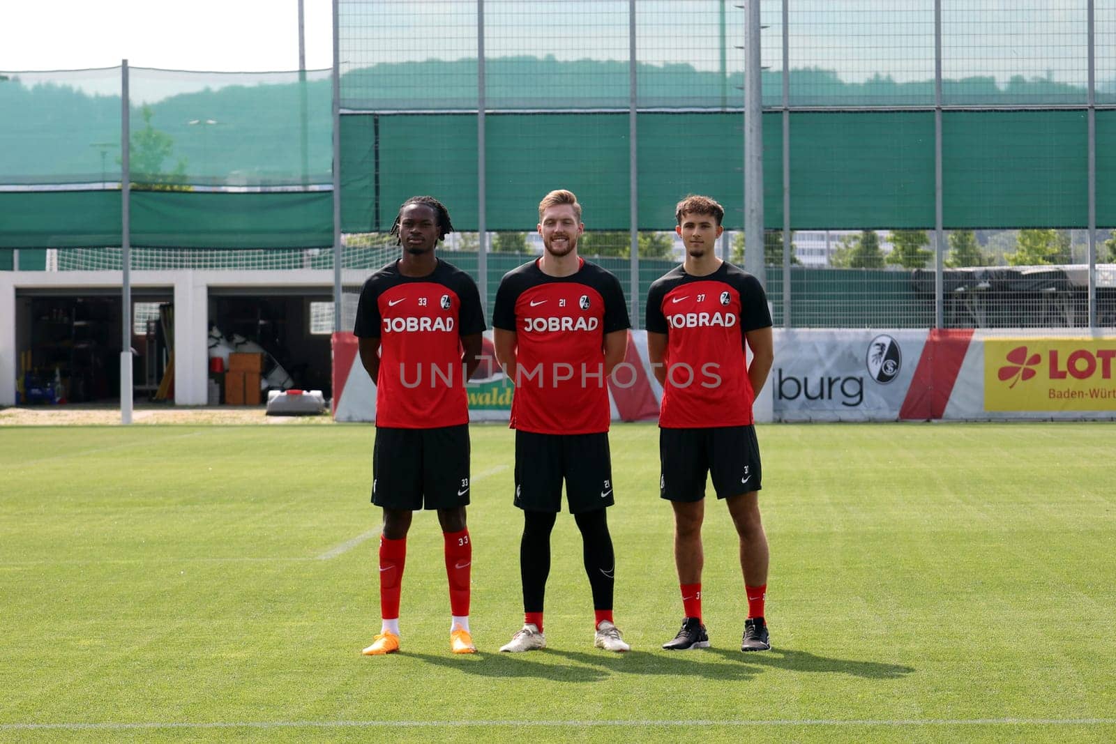 The new signings of SC Freiburg: from left to right: Jordy Makengo (SC Freiburg),goalkeeper Florian Müller (SC Freiburg) and Max Rosenfelder (SC Freiburg) at the start of training for Bundesliga club SC Freiburg 2023  DFL REGULATIONS PROHIBIT ANY USE OF PHOTOGRAPHS AS IMAGE SEQUENCES AND/OR QUASI-VIDEONann  Photo: Joachim Hahne/johapress