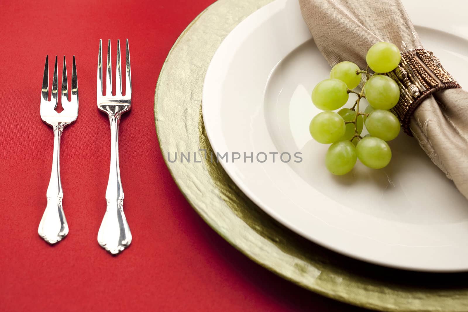White grapes on a plate with napkin
