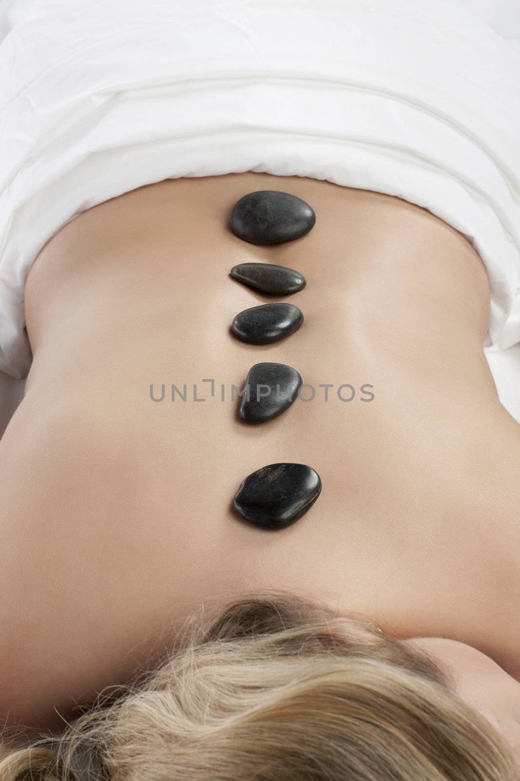 Illustration of woman&#x2019;s back with hot stone massage