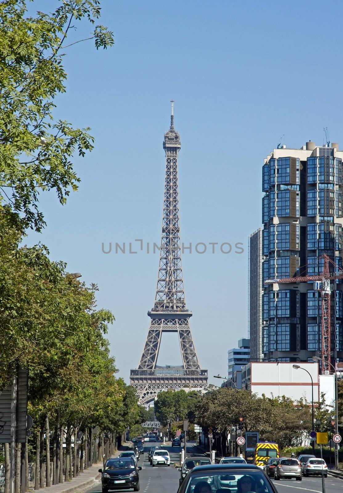 Parisian boulevard, the Eiffel Tower in target (Paris France) by neko92vl