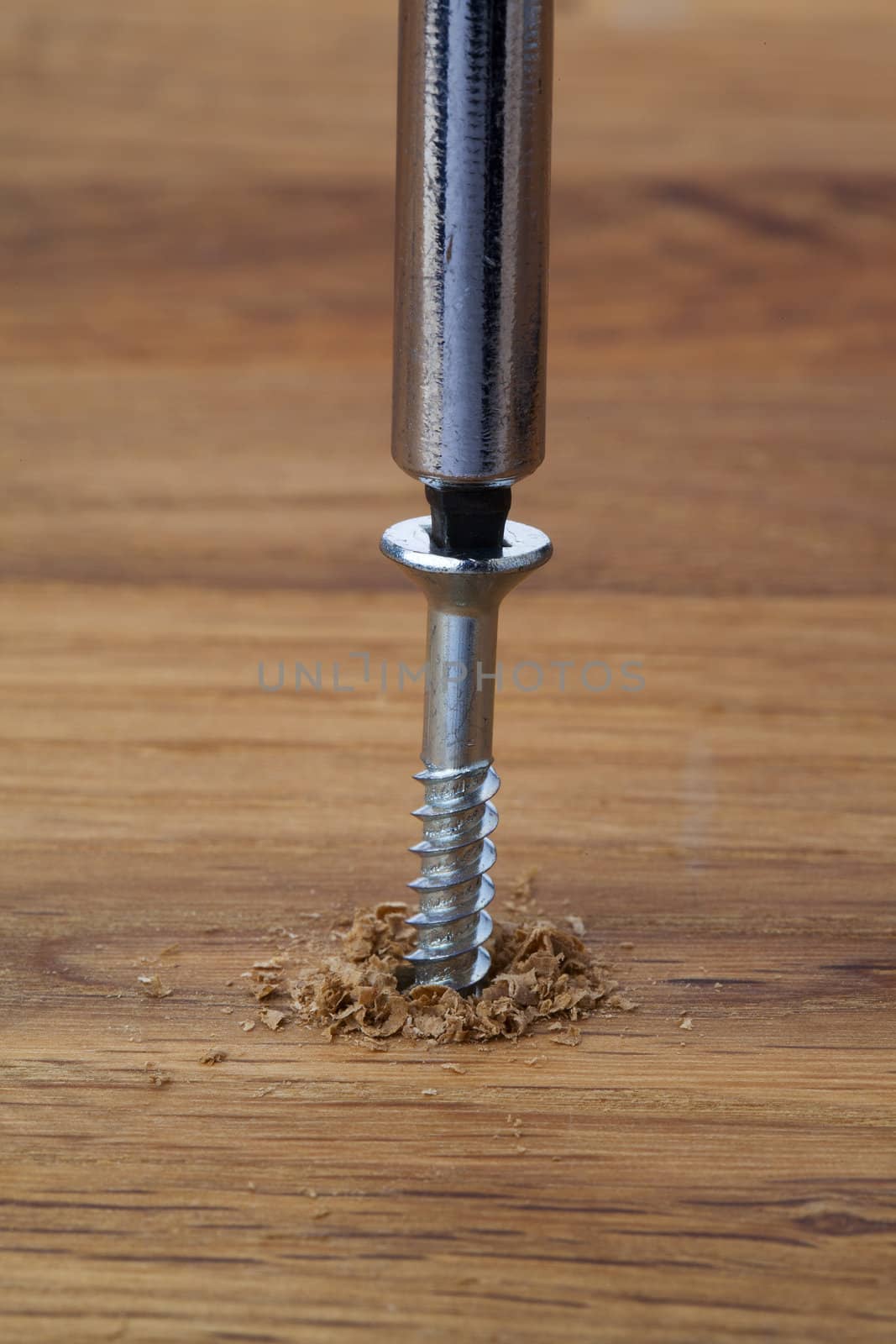 screwing a sqaure screw by kozzi