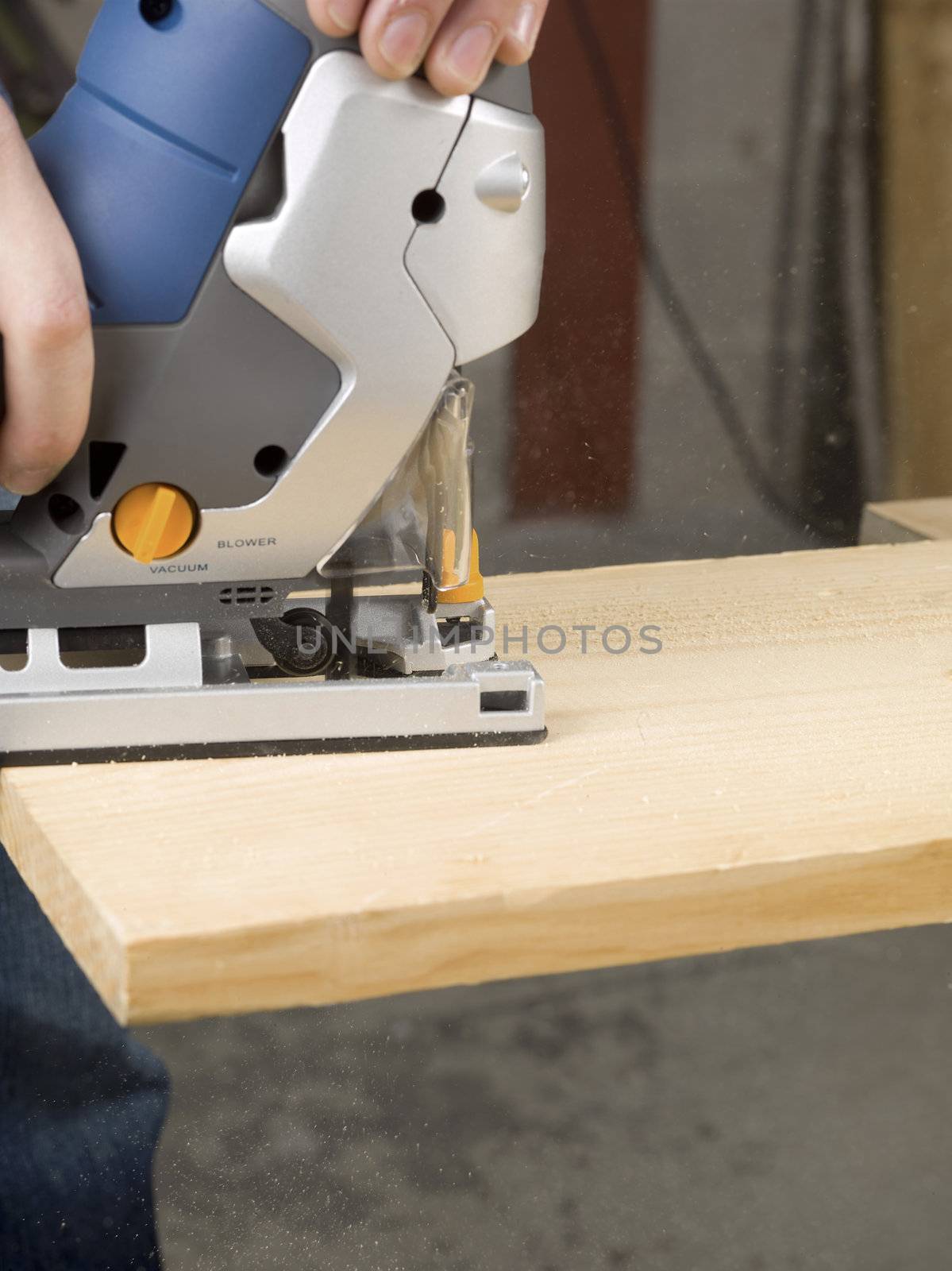 cutting a wood using jigsaw cutter by kozzi