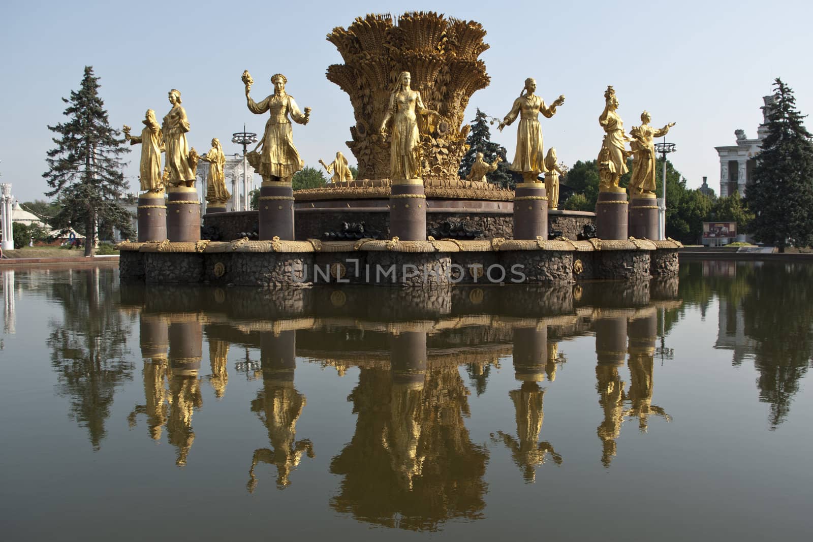 Fountain Friendship of Nations in Moscow by tokotono