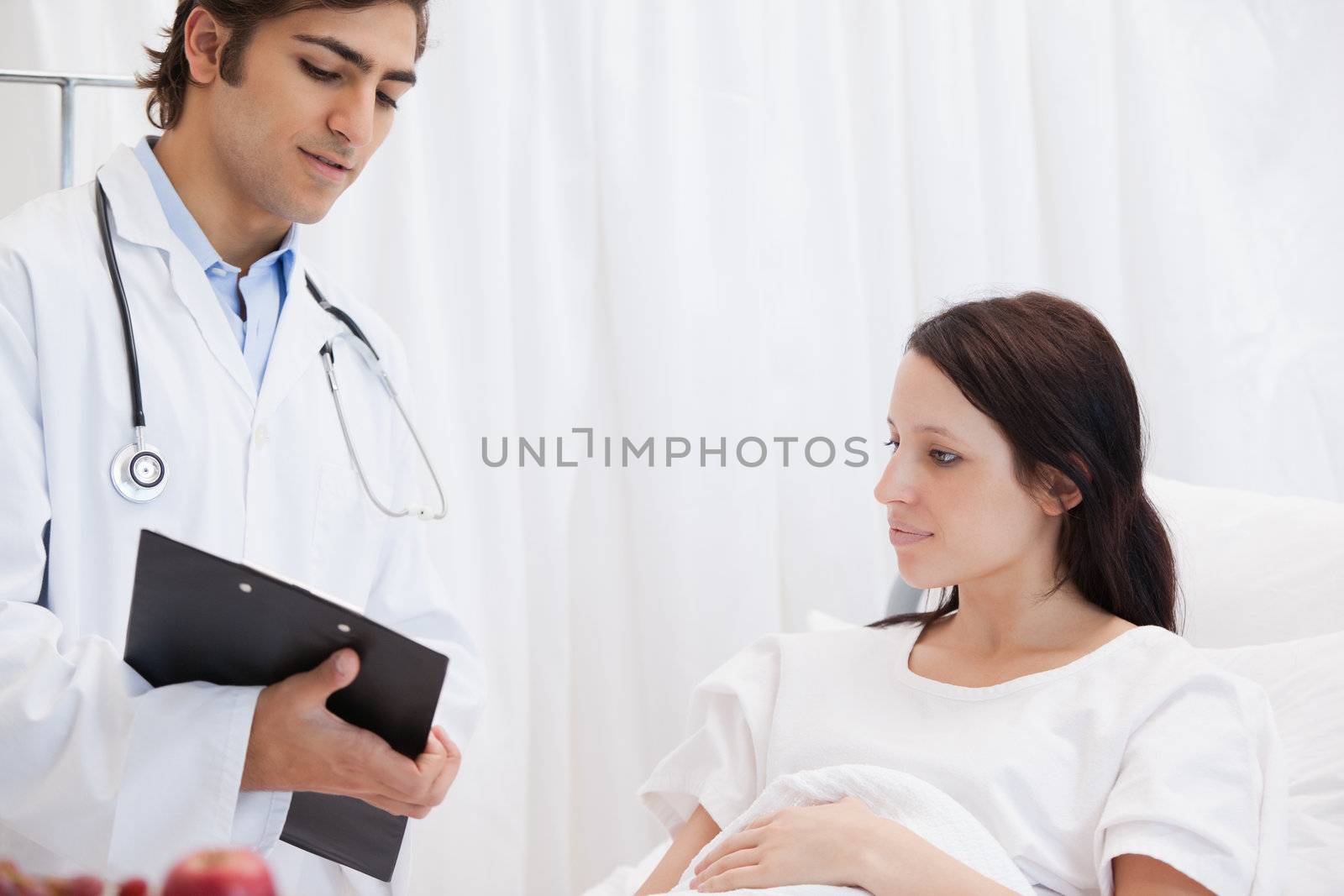 Doctor showing sheets to a patient by Wavebreakmedia