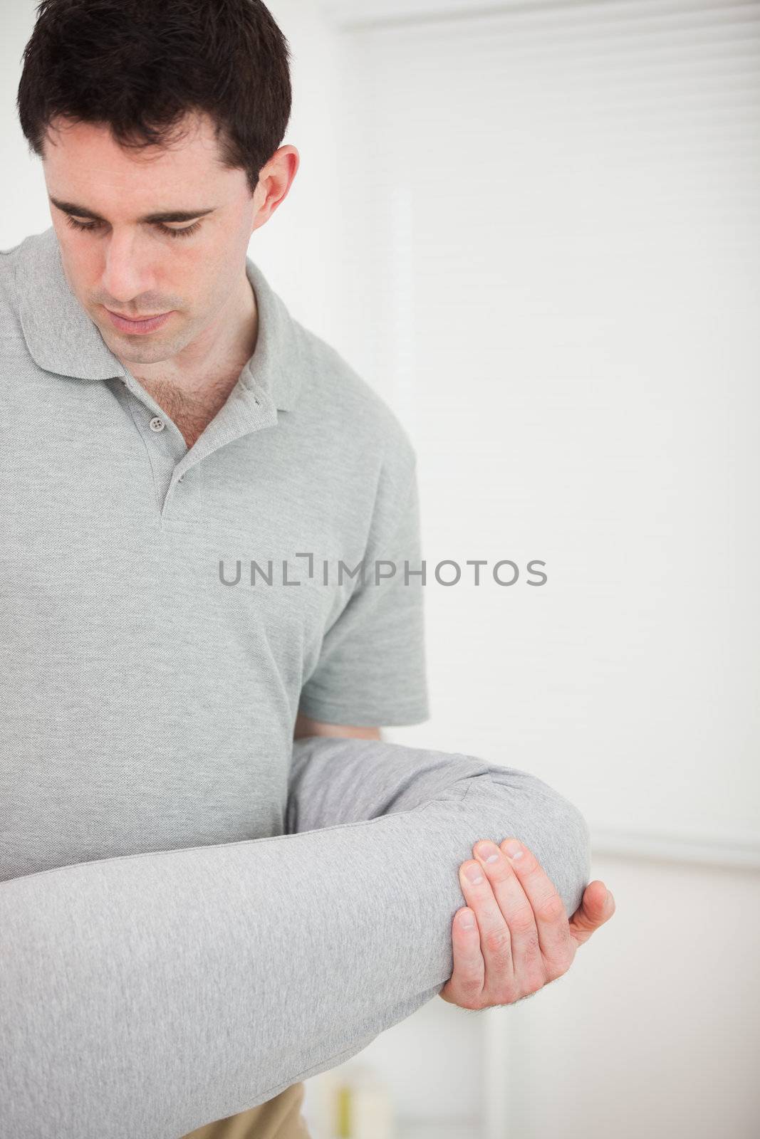 Brunette physiotherapist stretching a leg by Wavebreakmedia