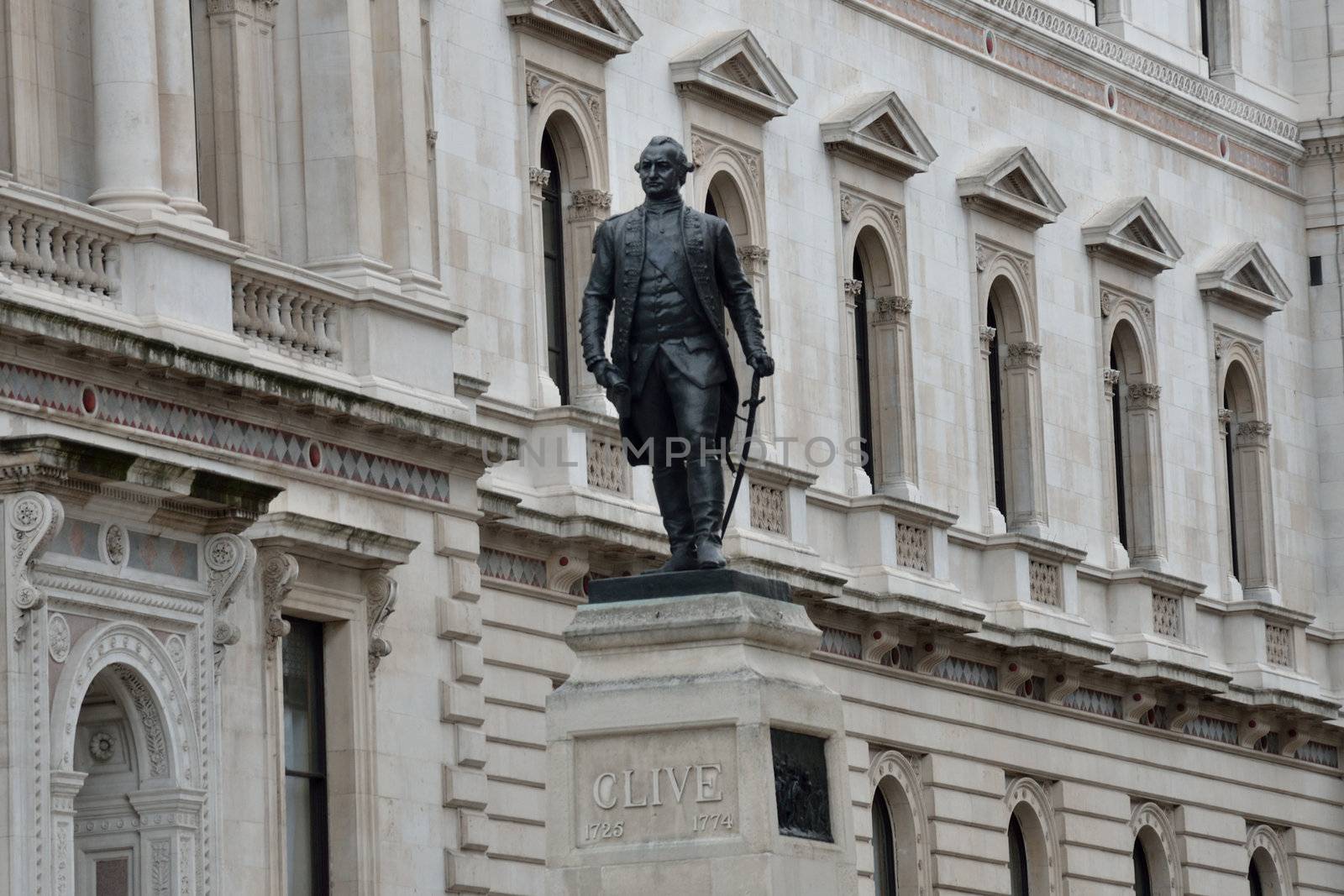 Clive of india statue at whitehall by pauws99