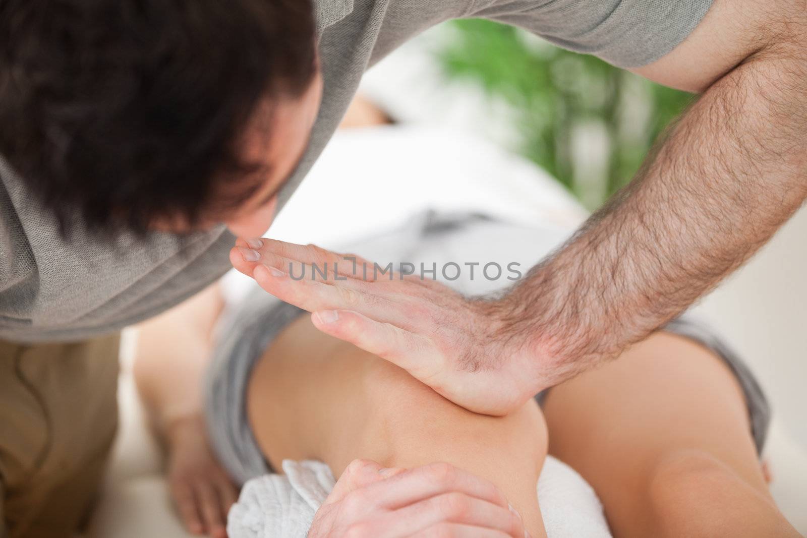 Serious practitioner pushing on the knee of a patient by Wavebreakmedia