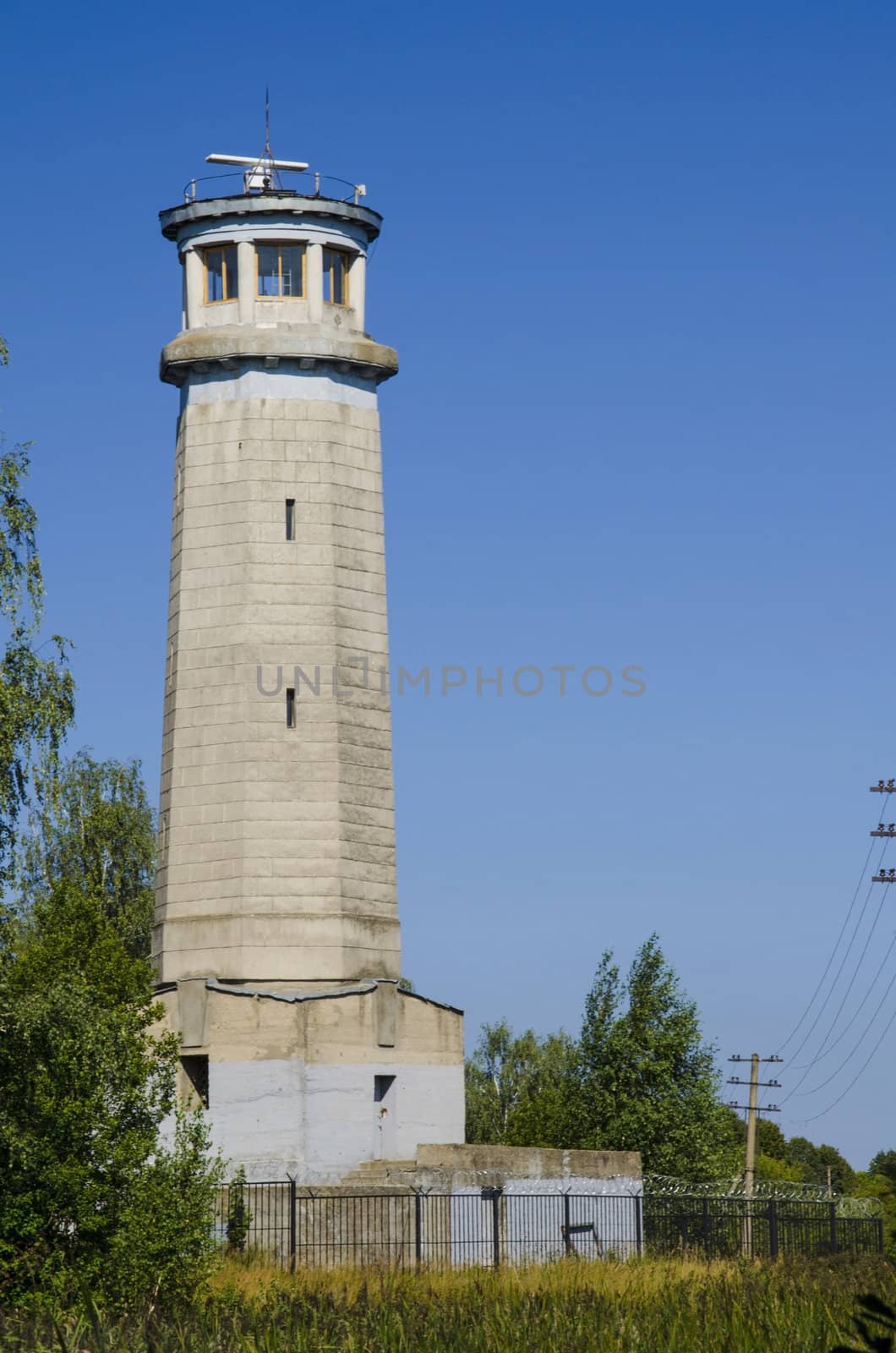 Kind on a beacon on the bank of the Moscow channel