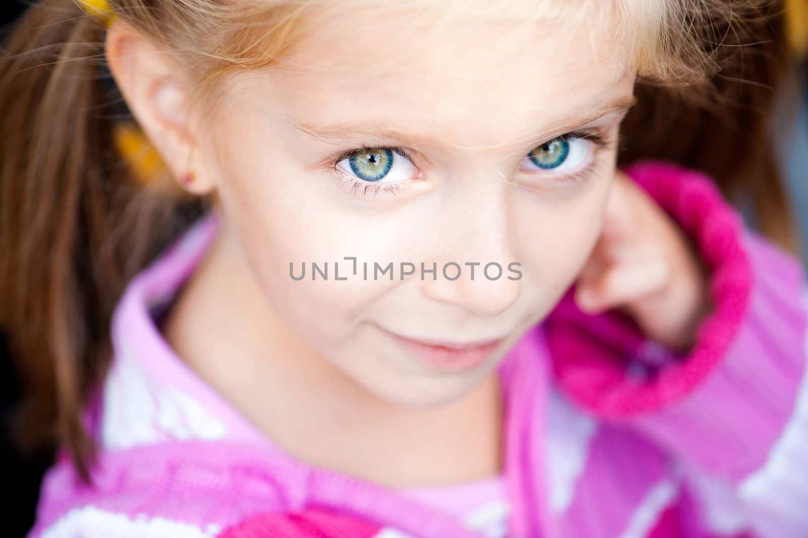 smiling little girl by GekaSkr