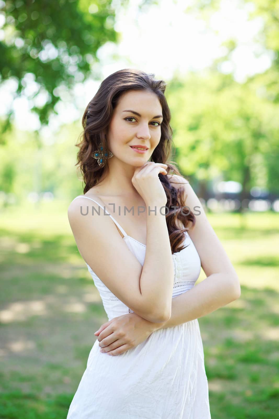 Beautiful young woman in the park. Outdoor portrait