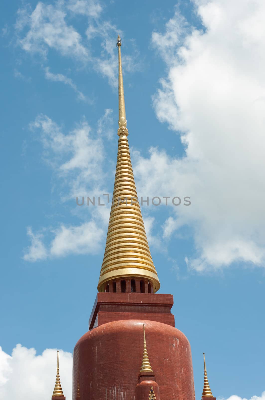 Chedi of changhai temple by ngarare