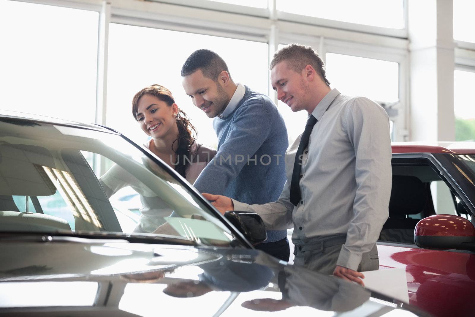 People looking at a car by Wavebreakmedia