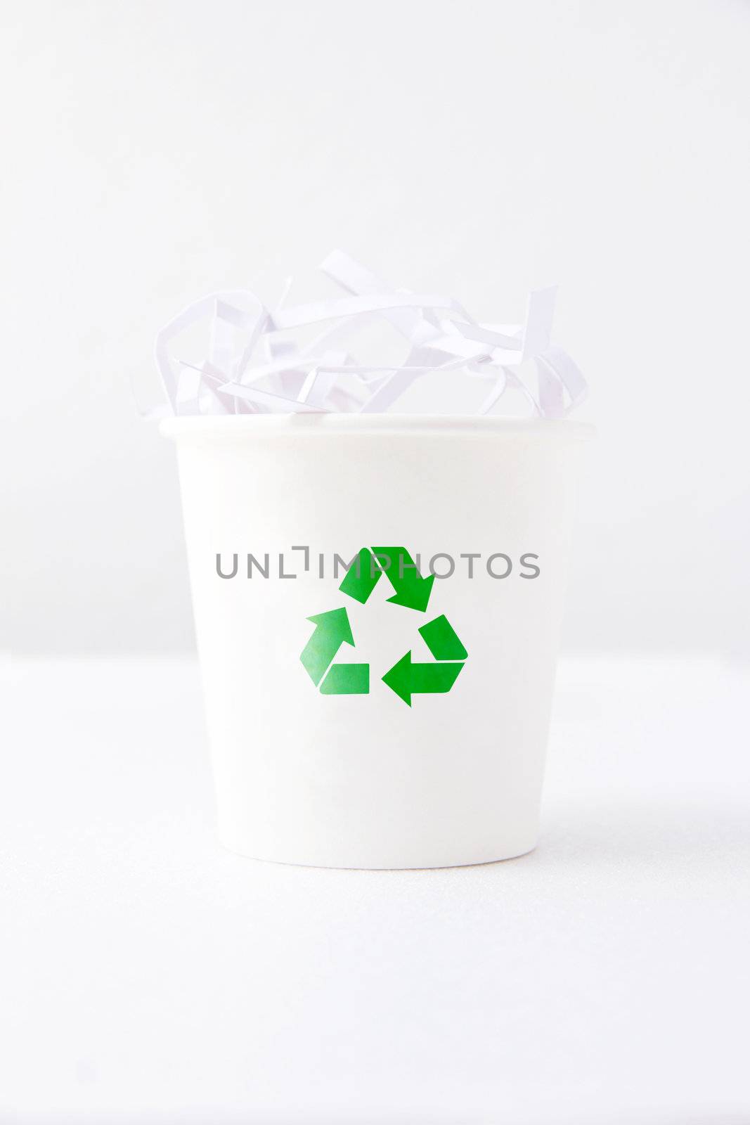 recycle bin concept by ponsulak