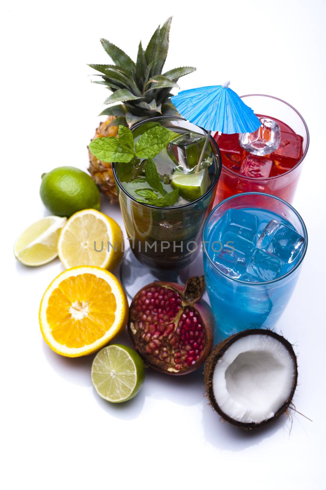 Cocktails, alcohol drinks with fruits by JanPietruszka