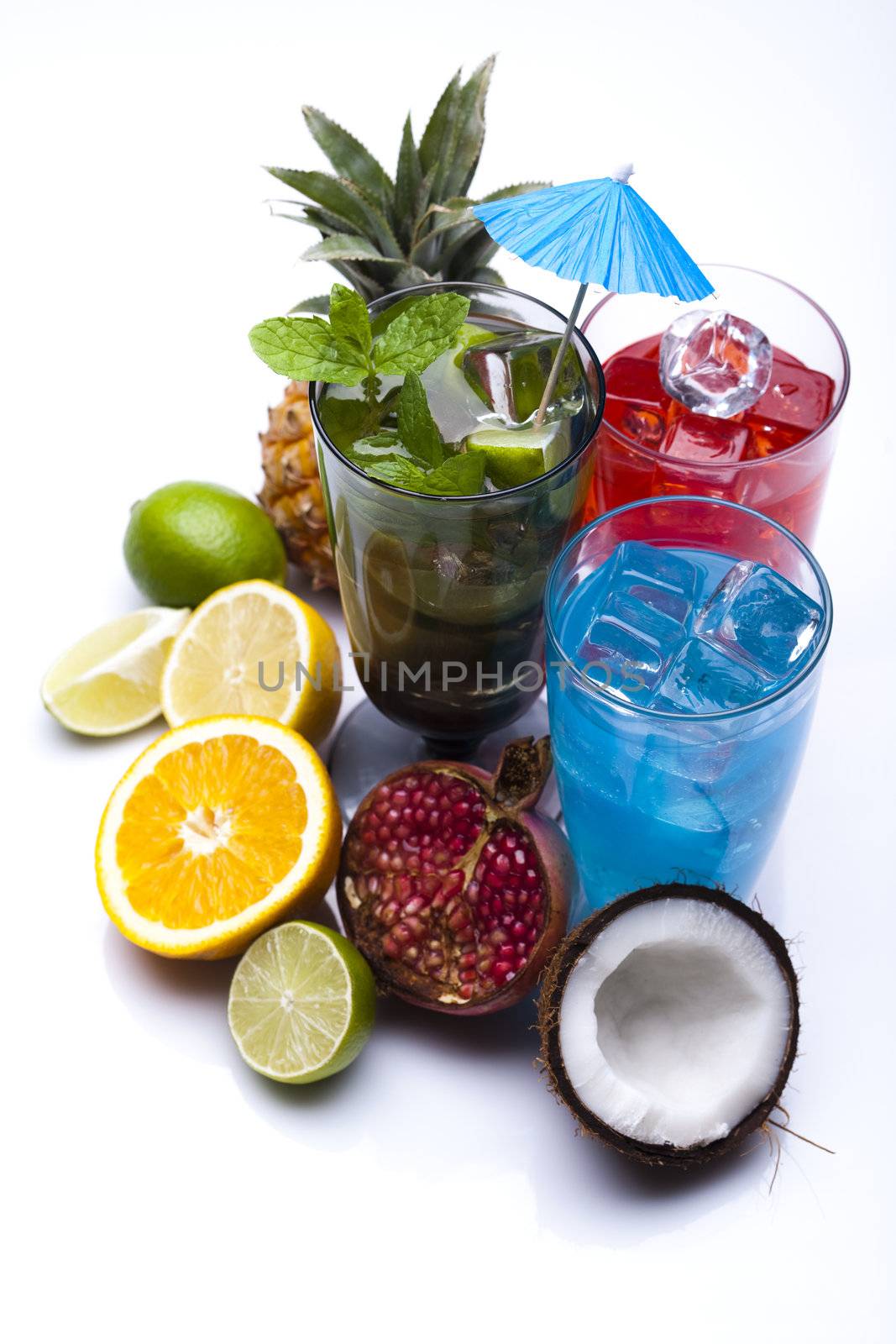 Cocktails, alcohol drinks with fruits by JanPietruszka