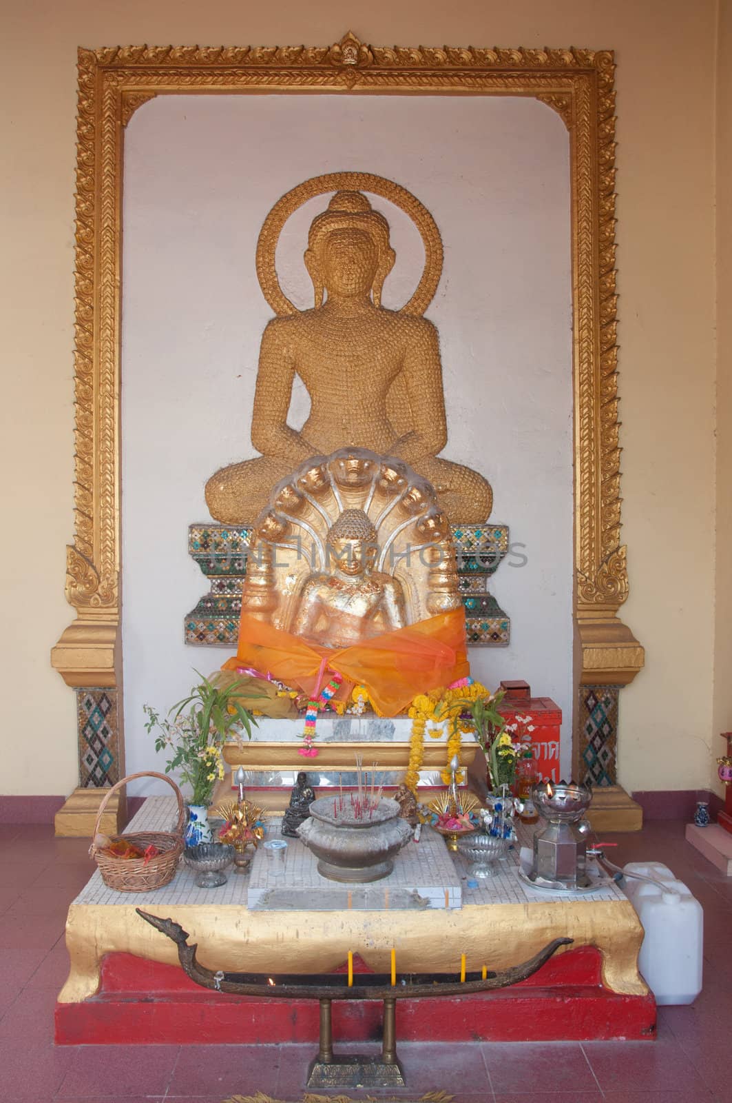 buddha statue in thai temple by ngarare