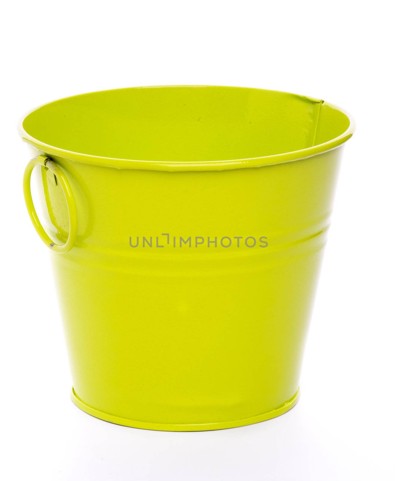 Green Bucket  by zhekos