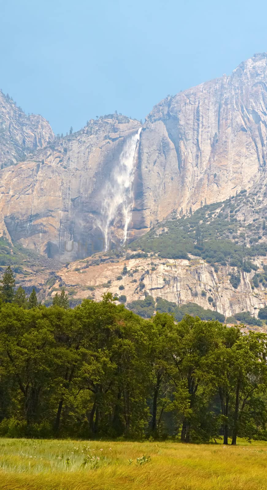 Yosemite Valley by LoonChild