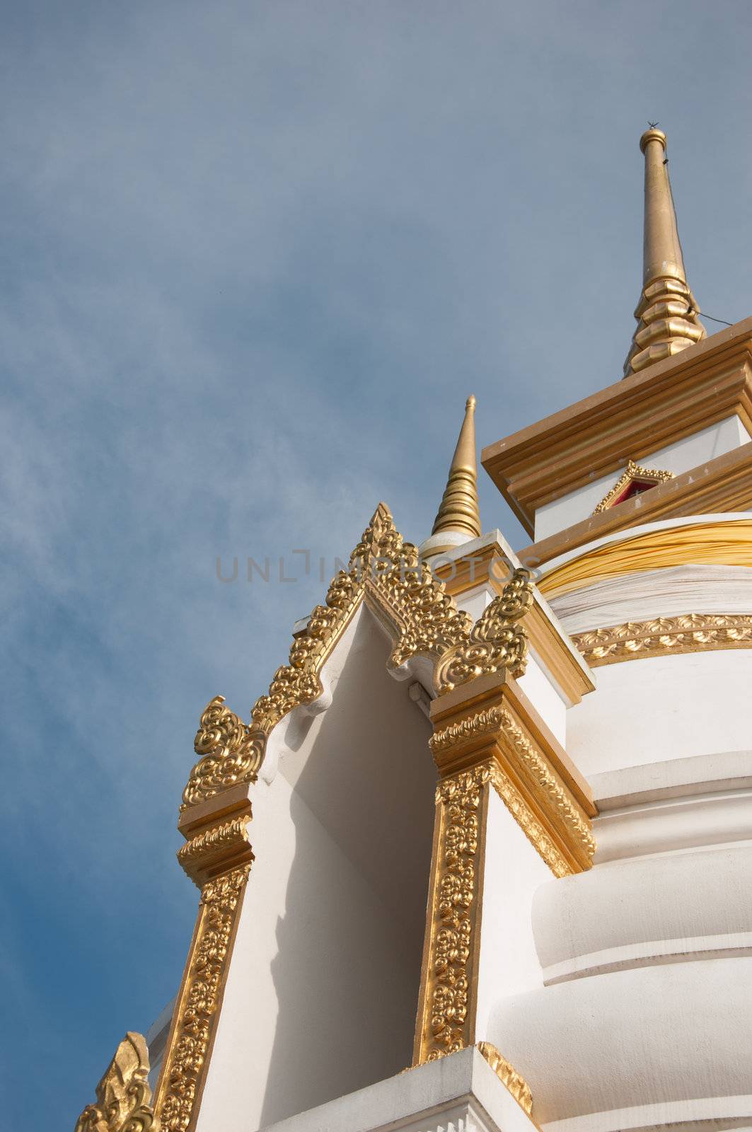 huakuan temple chedi in yala, thailand by ngarare